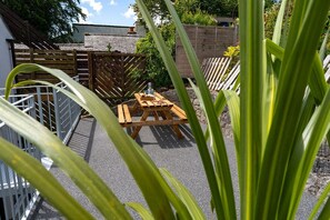 Outdoor seating area with bench, relaxing al fresco space at three-storey holiday cottage in Beaumaris, Anglesey - No. 66: Stylish Pet-Friendly Cottage in Beaumaris (Beaumaris)