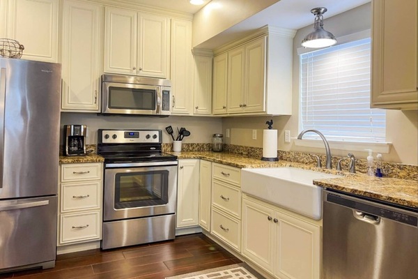 Frigorifero, microonde, lavastoviglie, macchina per tè/caffè