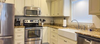 Modern Country Getaway & Surprise View of Rock City; Spacious Townhome, Outside Relaxation, Fire Pit