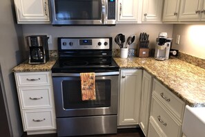 Fridge, microwave, stovetop, dishwasher