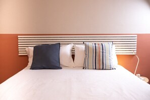 4 bedrooms, desk, iron/ironing board, travel crib