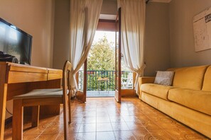 Smart TV, books, stereo - Holiday home in Sorrento ideal for hosting families and groups of friends. (Sorrento)