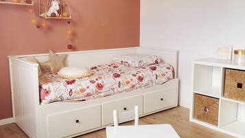 3 slaapkamers, een strijkplank/strijkijzer, gratis wifi, beddengoed