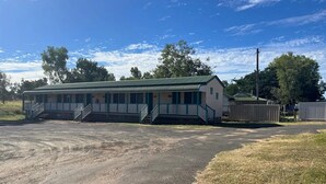 A single-story motel with a green roof and a covered porch. - Charleville Cattle Camp Hotel  (Charleville)
