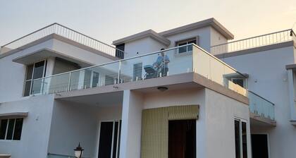 Comfortable "Om Yoga" Homestay Villa and nature getaway