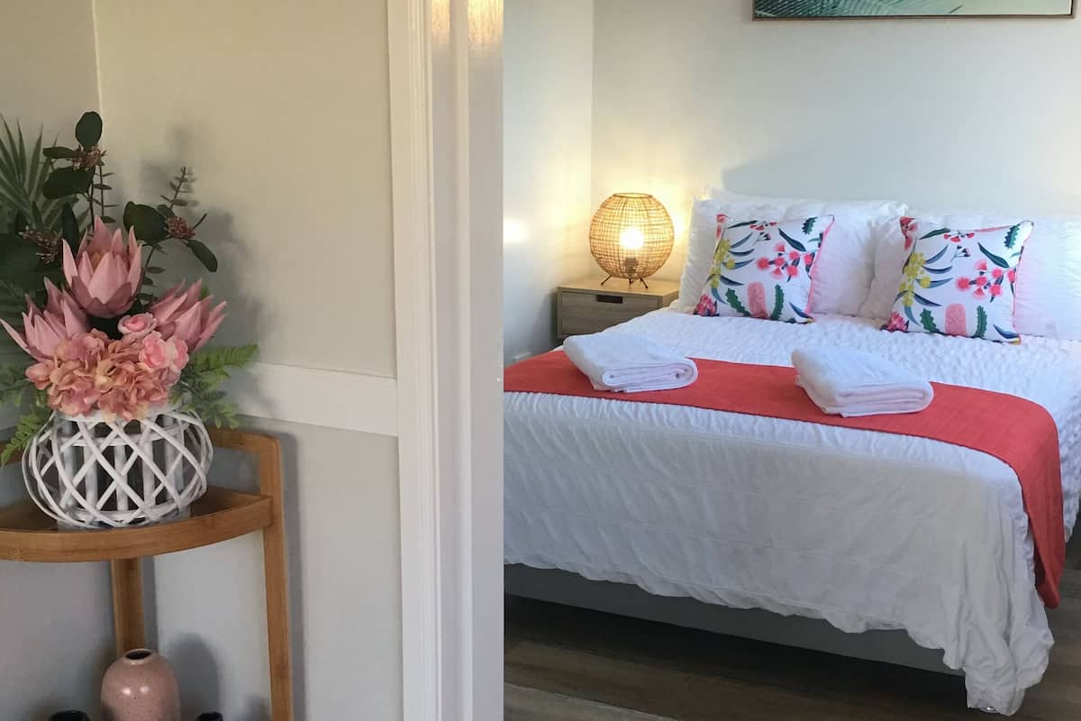 2 habitaciones, cortinas blackout y tabla de planchar con plancha