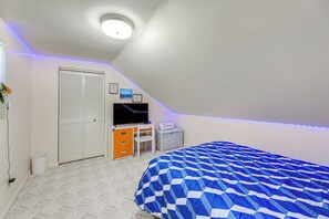4 quartos, escrivaninha, ferros/tábuas de passar roupa