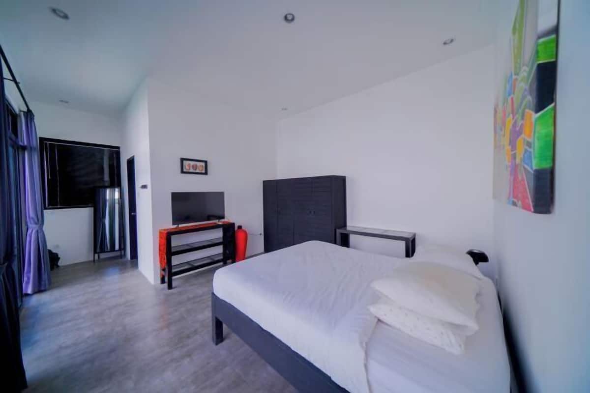 3 camere, una cassaforte in camera, con arredamento individuale