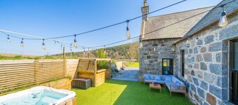 Kirkton Family Farmhouse With Hot Tub Alford Aberdeenshire