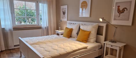 1 bedroom, travel cot, free WiFi