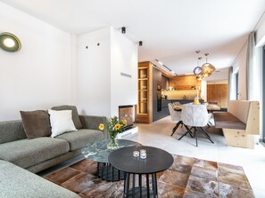 TV, fireplace, stereo