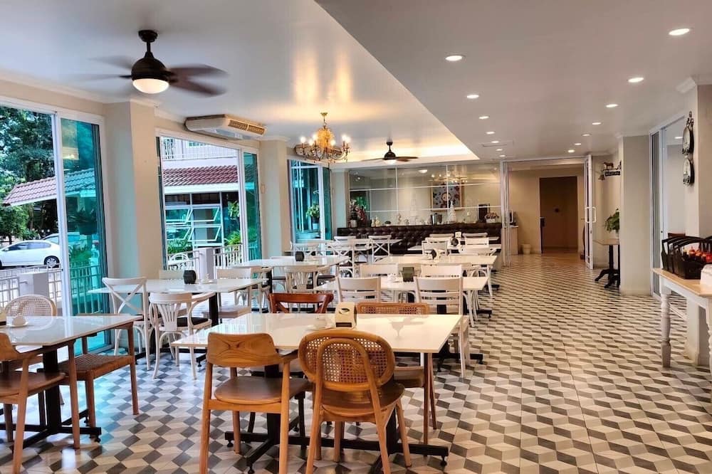 Rattanaview Hotel