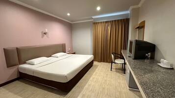 Basic Room, City View | Desk, blackout curtains, free WiFi