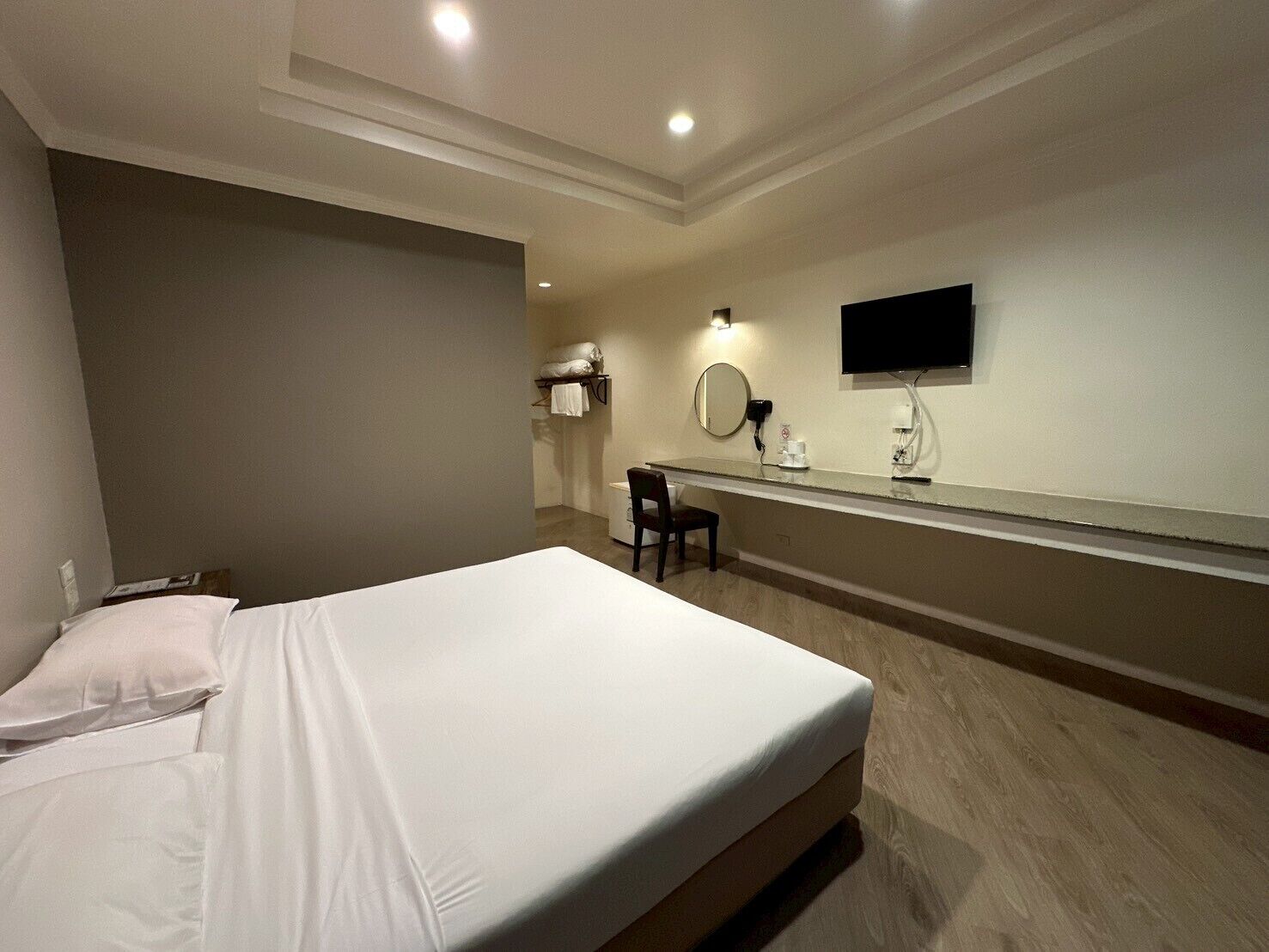 Quarto casal standard, vista para a cidade | Escrivaninha, cortinas blackout, Wi-Fi de cortesia