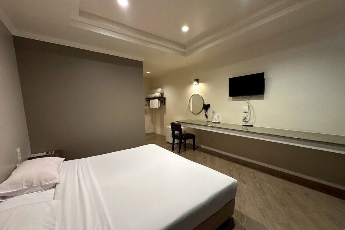 Standard Double Room, City View | Desk, blackout drapes, WiFi (free)