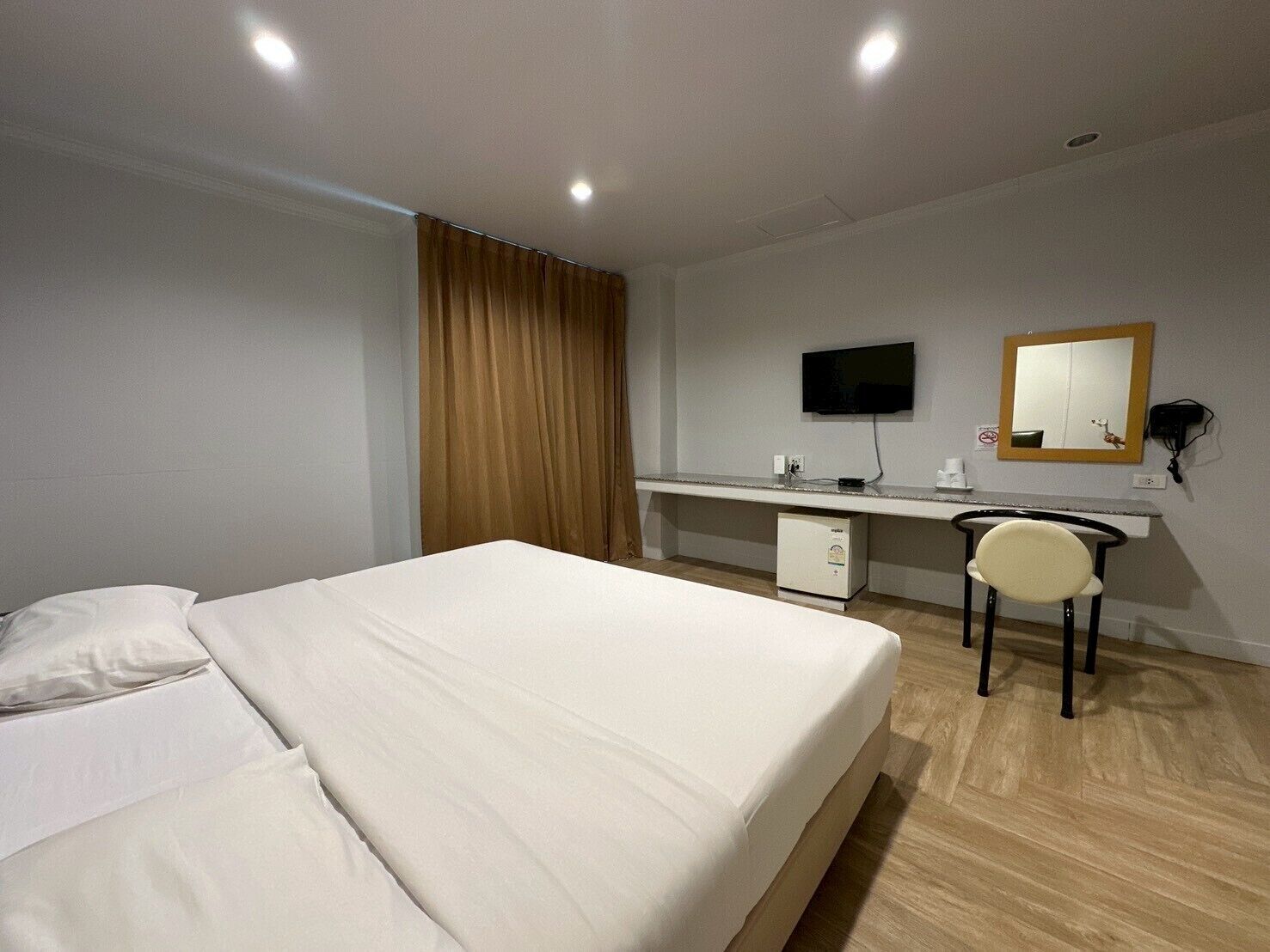 Desk, blackout drapes, free WiFi