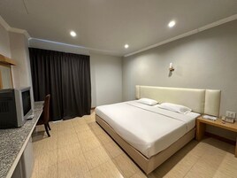 Basic Room, City View | Bathroom | Shower, rainfall showerhead, towels, soap