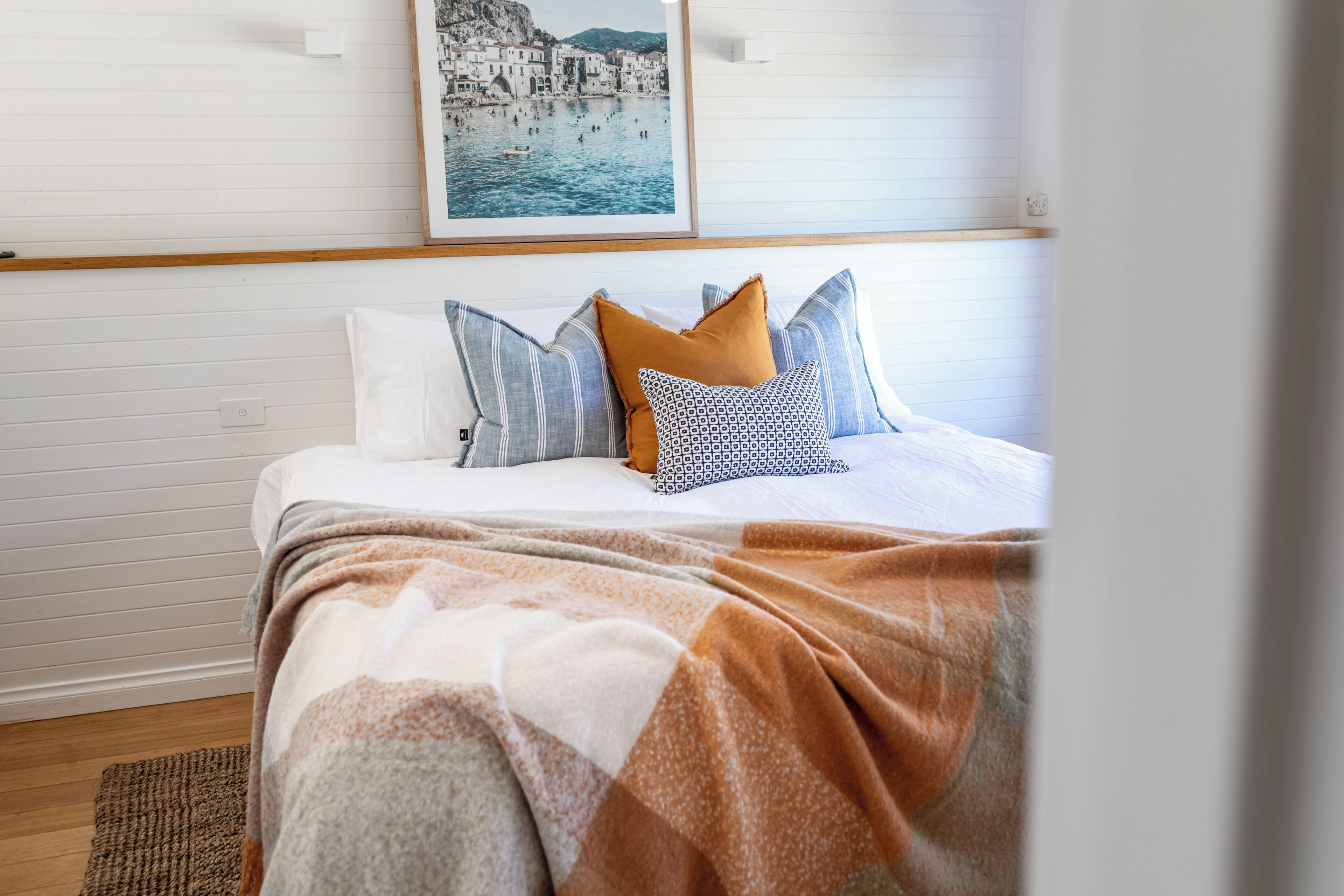 3 bedrooms, iron/ironing board, WiFi (free), bed sheets