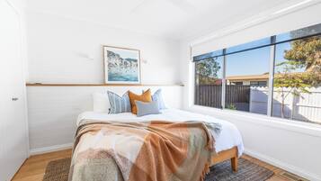3 bedrooms, iron/ironing board, free WiFi, bed sheets