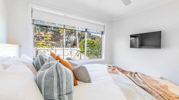 3 bedrooms, iron/ironing board, free WiFi, bed sheets