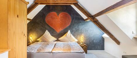 1 bedroom, WiFi (free), bed sheets