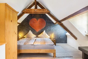 1 bedroom, free WiFi, bed sheets - Spacious Holiday Apartment with Fireplace in Winzerhaus Schenk, with Mountain View and Wi-Fi (Neef)