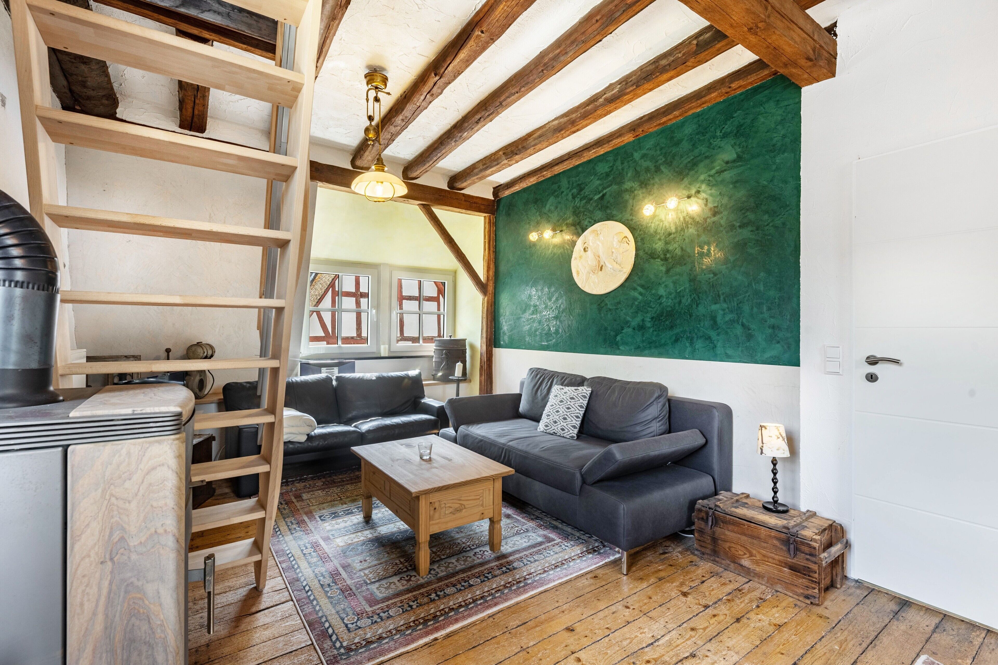 Televisión y chimenea 