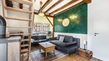 Televisión y chimenea