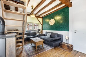 Televisión y chimenea 