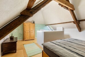 1 bedroom, free WiFi, bed sheets - Holiday Apartment 2 in Winzerhaus Schenk with Mountain View and Wi-Fi (Neef)