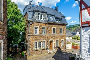 Exterior - Holiday Apartment 2 in Winzerhaus Schenk with Mountain View and Wi-Fi (Neef)