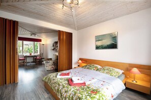 2 室のベッドルーム、アイロン / アイロン台、WiFi (無料)、ベッドシーツ