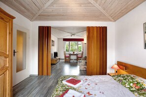 2 chambres, fer et planche à repasser, Wi-Fi gratuit, draps fournis