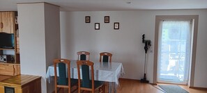 Dining - Holiday Home 'Zur Schmiede' with Private Terrace, Private Garden and Balcony (Feldberger Seenlandschaft)