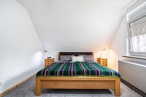 1 bedroom, iron/ironing board, free WiFi, bed sheets - Apartment 'Ferienwohnung Im Grünen' with Shared Garden (Bad Muskau)