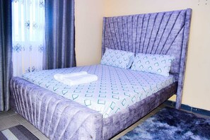 1 habitación, decoración personalizada y muebles diferentes 