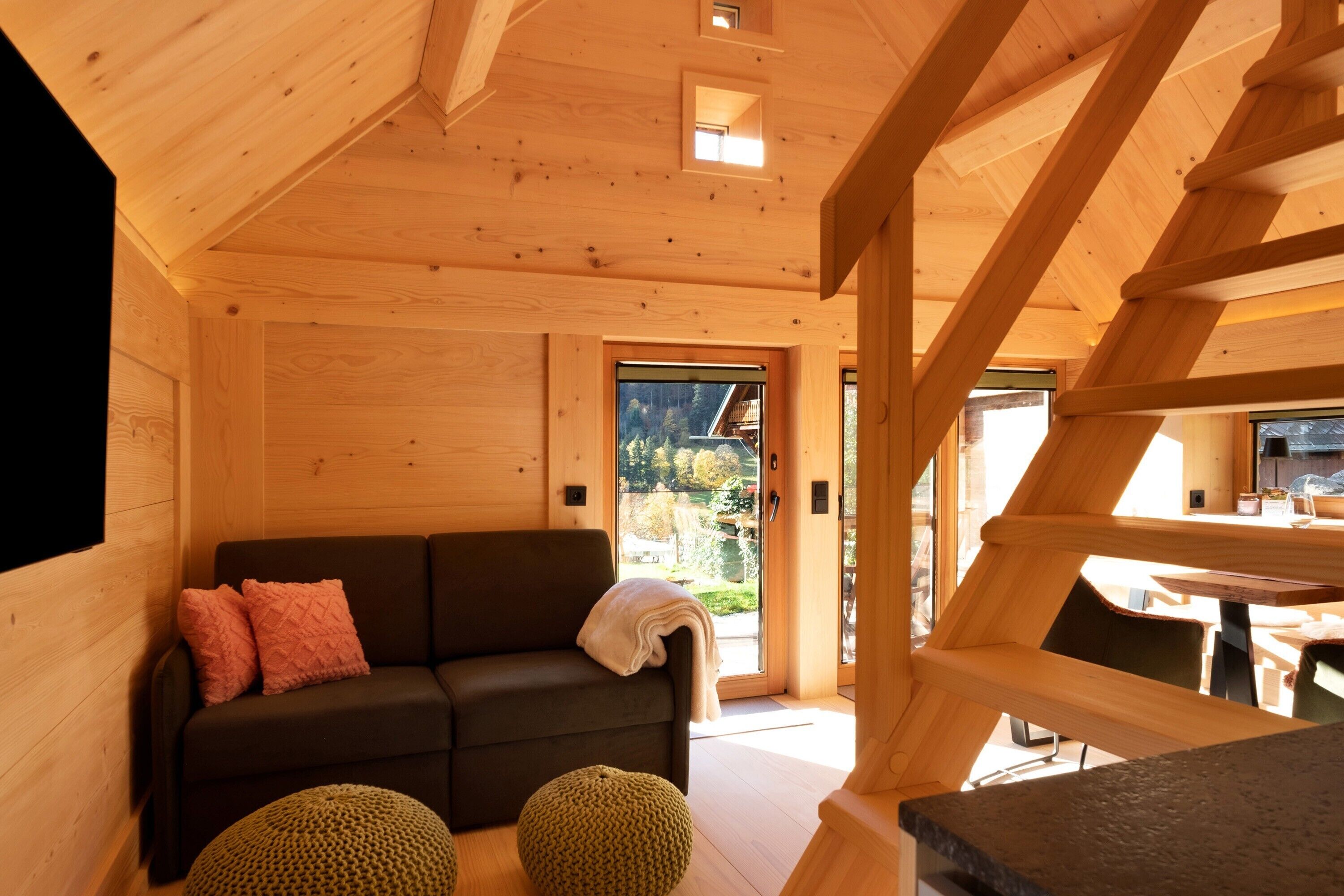 Tv och ett bordtennisbord