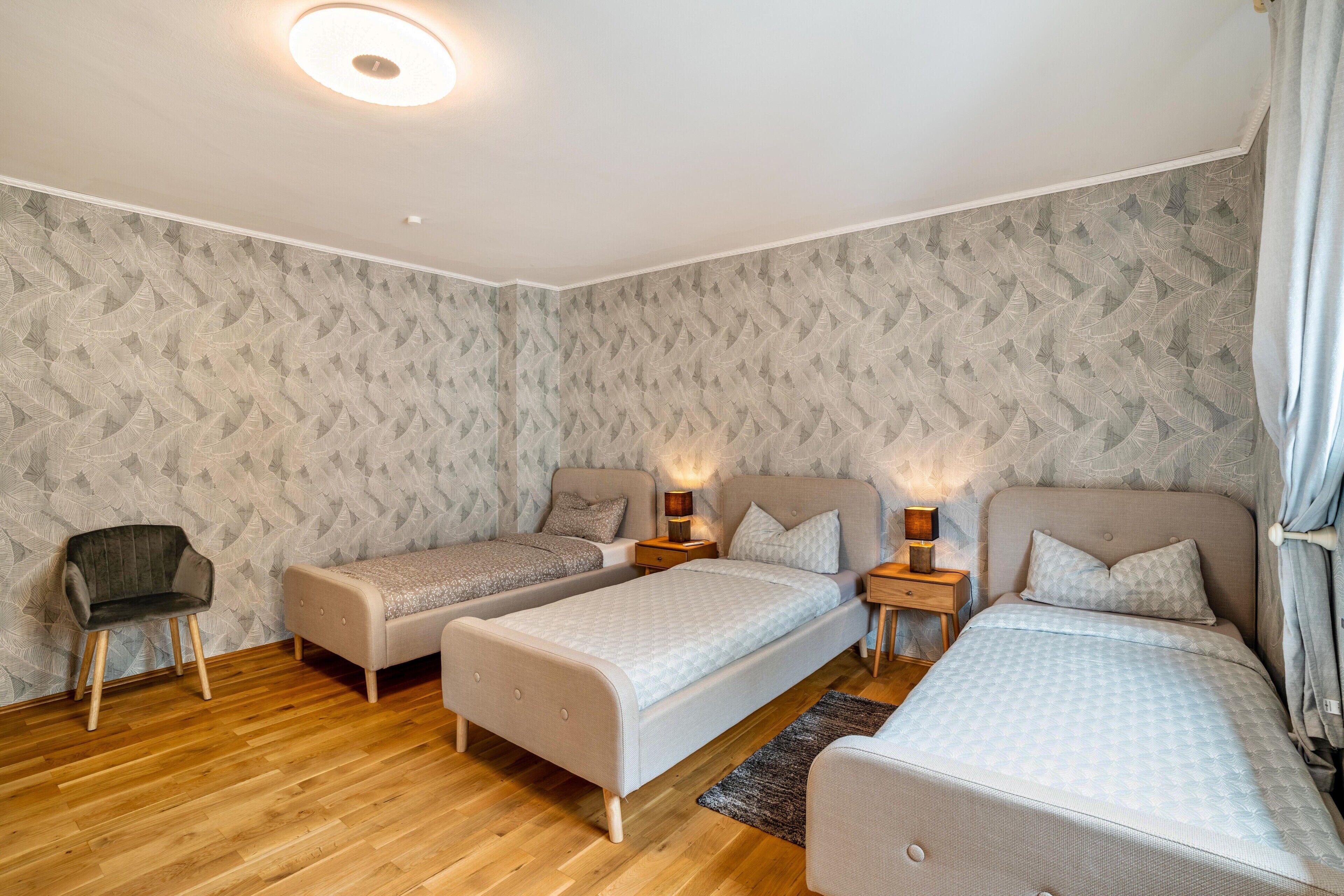 3 chambres, bureau, Wi-Fi gratuit, draps fournis