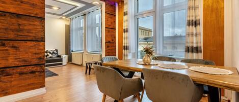 تناول الطعام