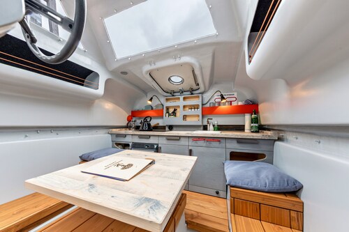 Boat 'Ausgebautes Freifallrettungsboot' with Wi-Fi