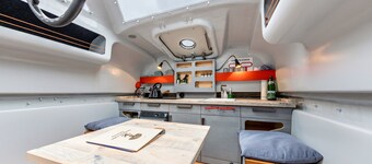 Boat 'Ausgebautes Freifallrettungsboot' with Wi-Fi