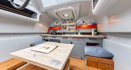 Boat 'Ausgebautes Freifallrettungsboot' with Wi-Fi