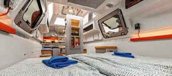 Boat 'Ausgebautes Freifallrettungsboot' with Wi-Fi