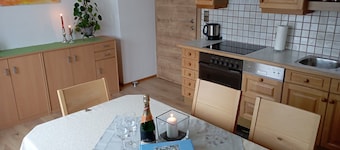 Appartamento 'Ferienwohnung Lienbacher' con vista sulle montagne, balcone e Wi-Fi