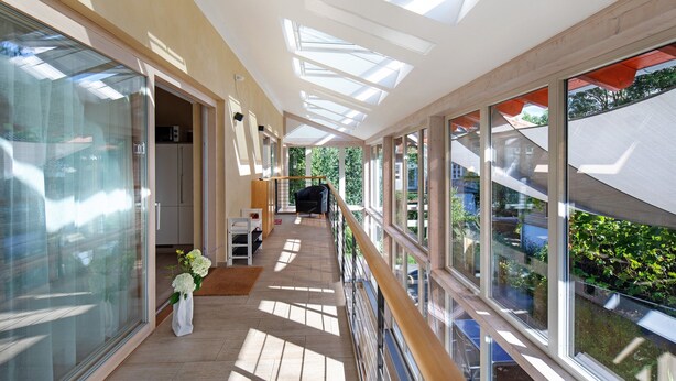 A corridor with skylights, glass walls, and a wooden railing. - Holiday Apartment "Leben Am Weinberg" with Shared Terrace, Shared Garden & Wi-Fi (Herbstein)