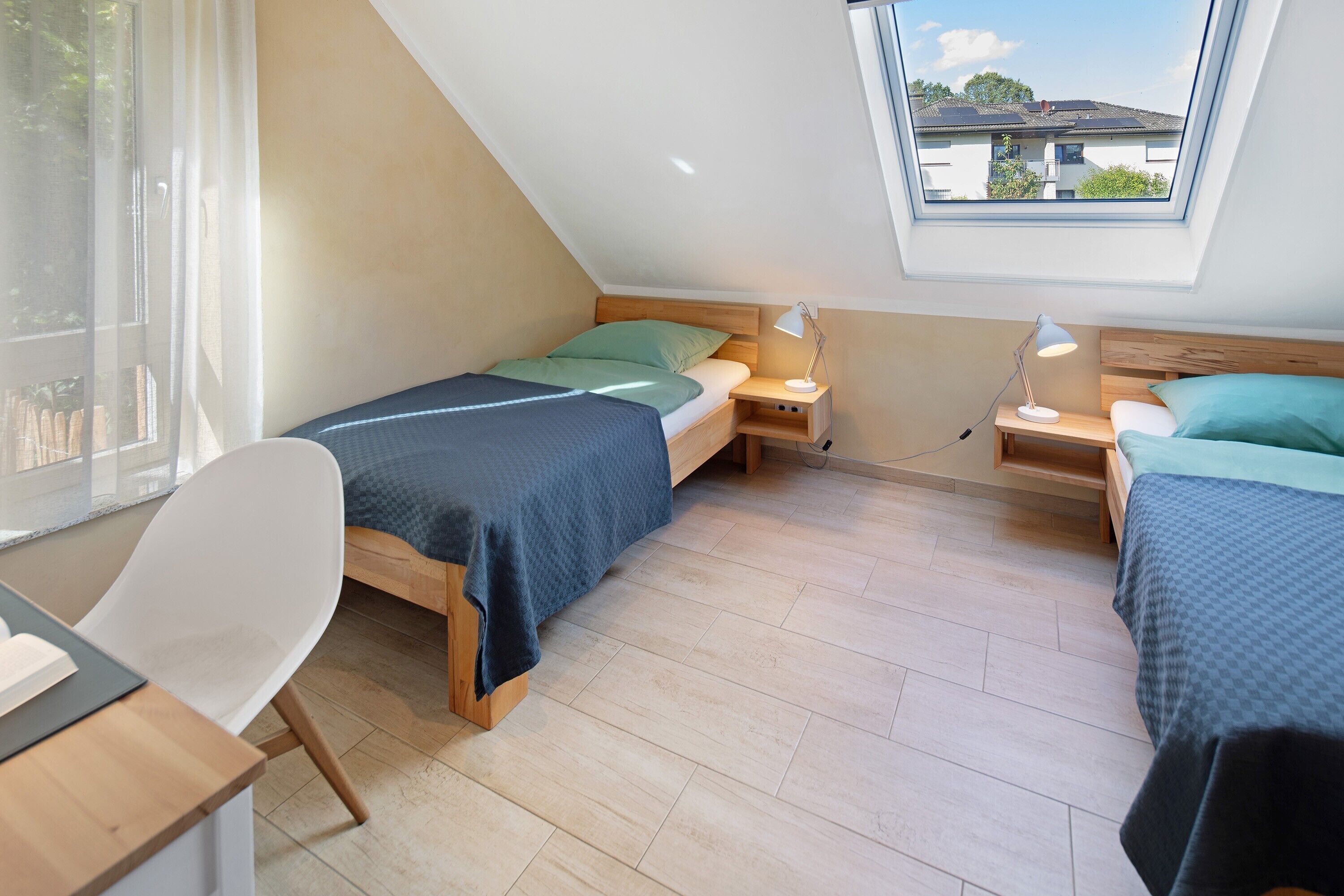 2 soverom, skrivebord, strykejern/-brett og wi-fi (inkludert)