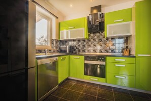 Micro-ondas, fogão, cooktop, lava-louças