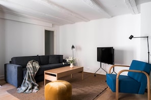 TV - Kings Square 2BR Courtyard by Daniel&Jacob's (København)