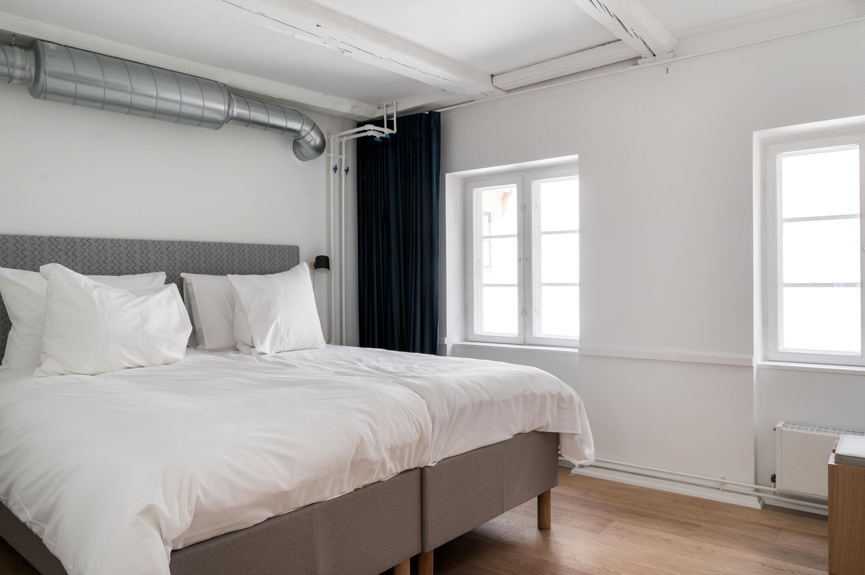 2 habitaciones, tabla de planchar con plancha, wifi y ropa de cama 