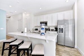 Frigorifero, forno, piano cottura, lavastoviglie